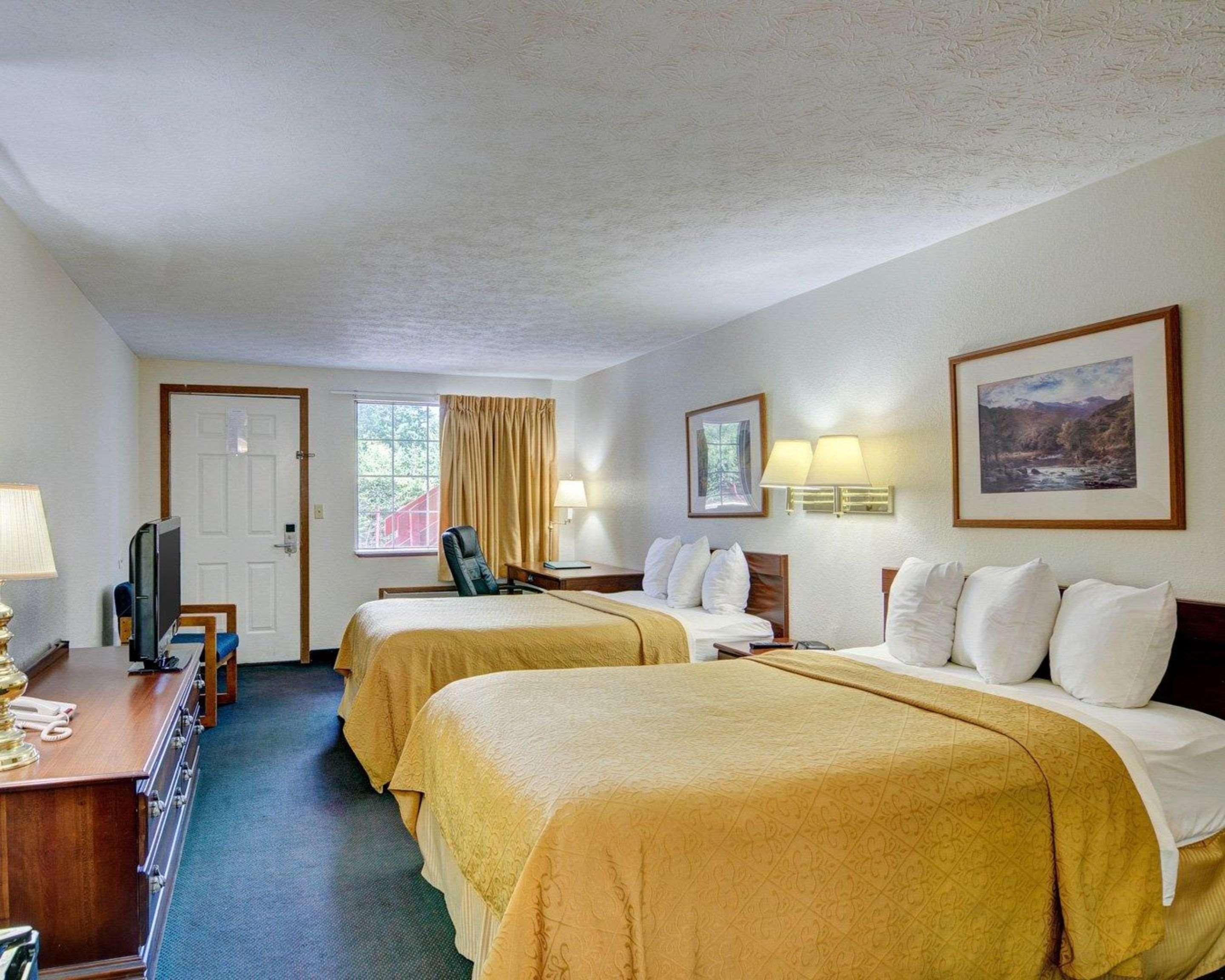 Quality Inn New River Gorge Файетвил Екстериор снимка