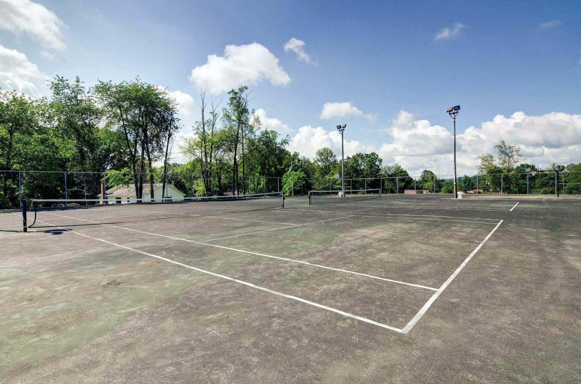 Quality Inn New River Gorge Файетвил Екстериор снимка